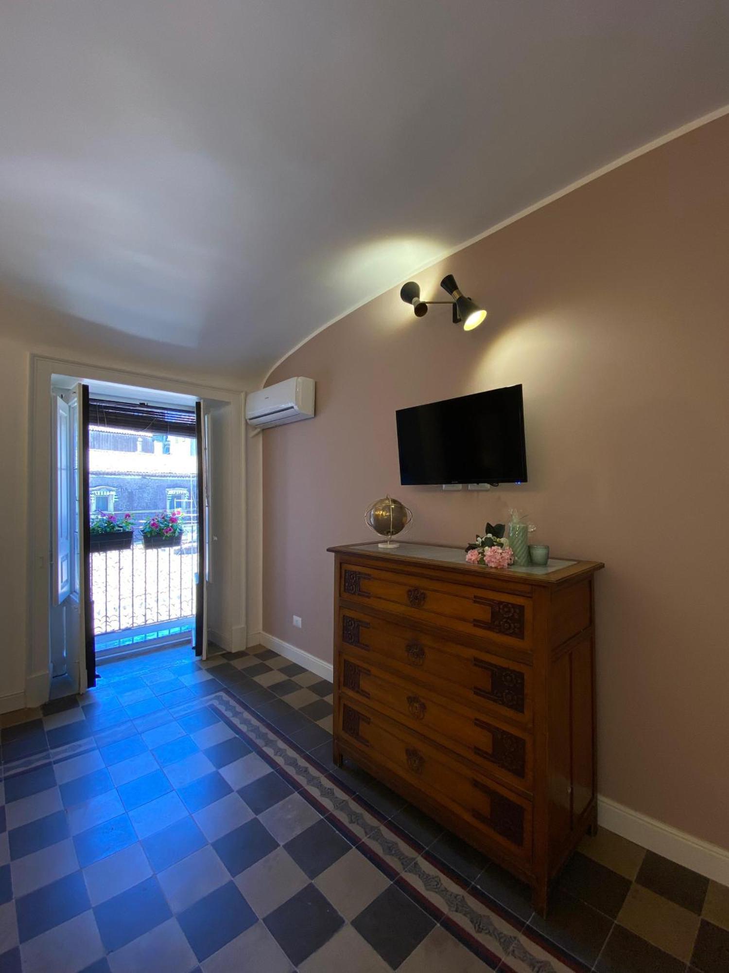 Dimora Dei Minoriti Bed & Breakfast Catania Exterior photo