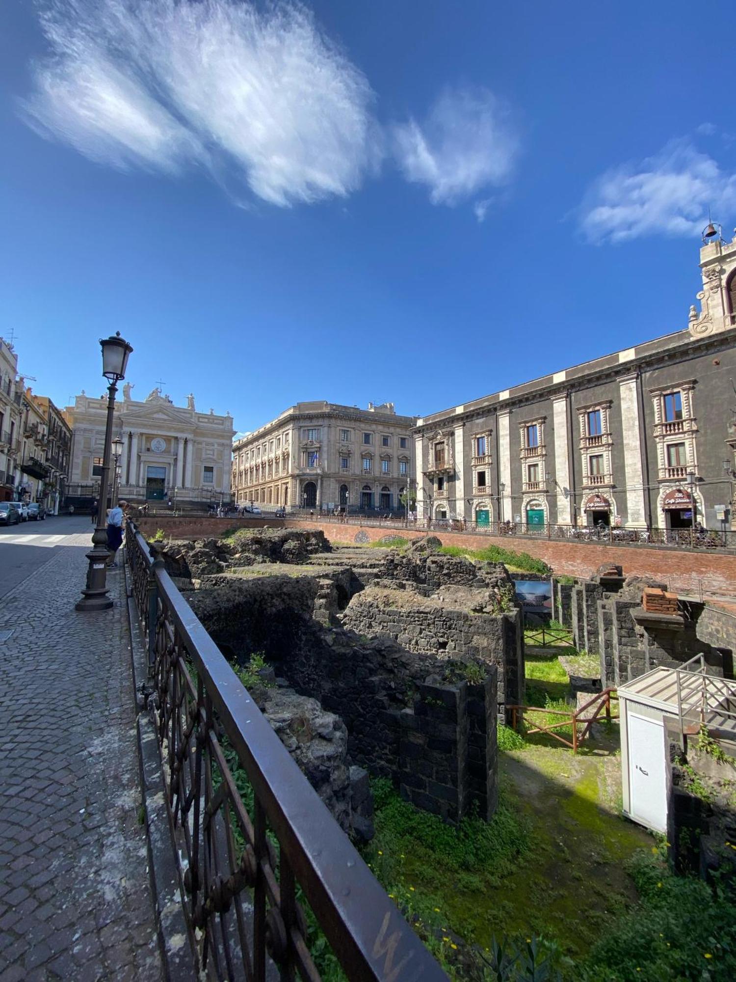 Dimora Dei Minoriti Bed & Breakfast Catania Exterior photo